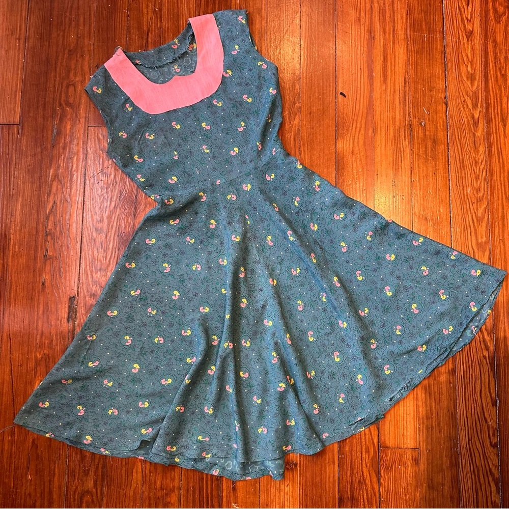 Vintage 1940s Rayon Turquoise & Pink Floral Print Dress w/ Belt Size Small
